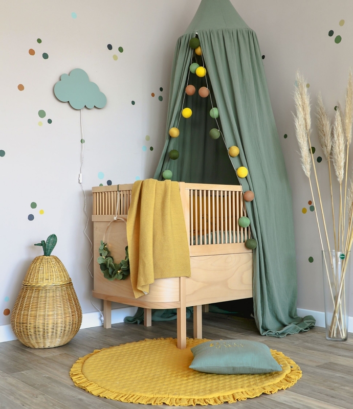 Babyzimmer mit Musselintextilien in Senf &amp; Khaki