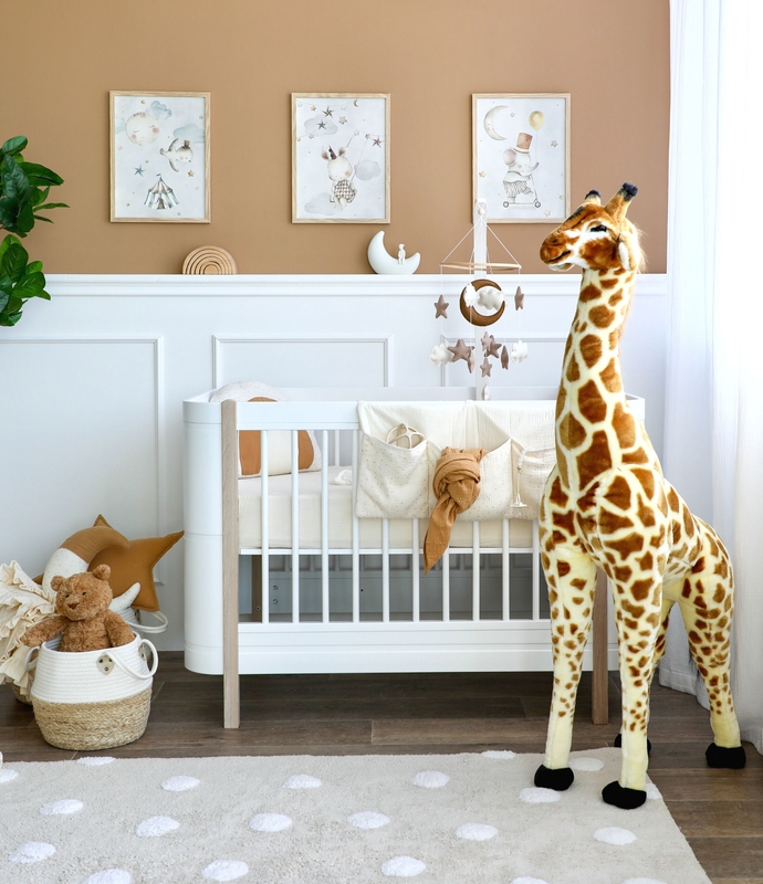 Babyzimmer in Naturfarben mit Tierchen-Deko