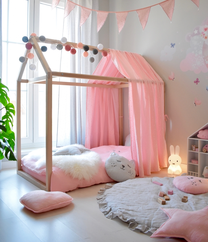 Mädchenzimmer in Rosa &amp; Grau mit Hausbett