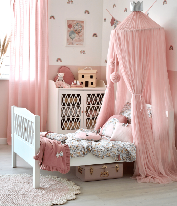 Mädchenzimmer in Rosa mit Blumen &amp; Regenbögen