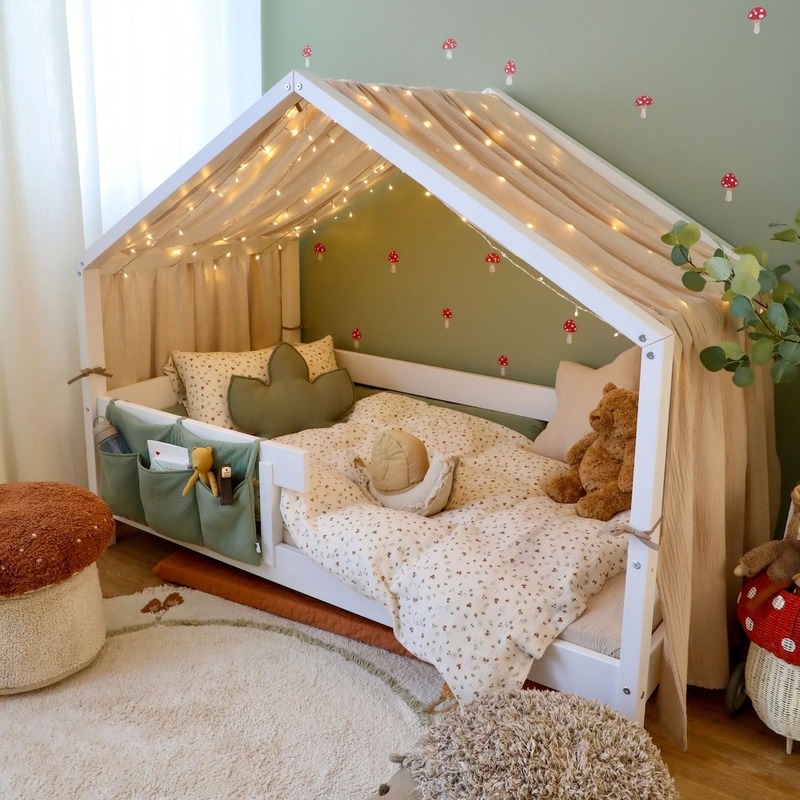 Kinderzimmer mit Glückspilzen &amp; Walddeko in Beige/Grün