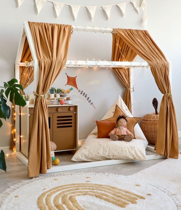 Hausbett-Spielecke in Camel/Creme mit Kinderküche &amp; Sitzsack