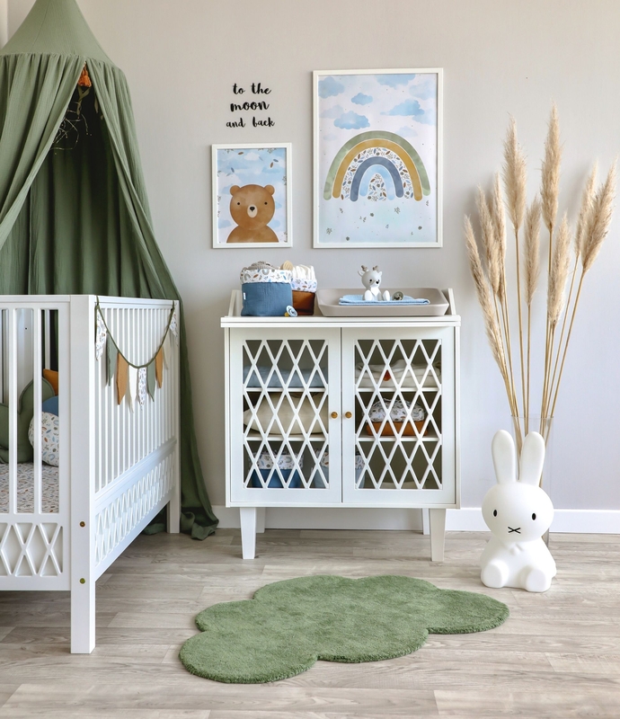 Babyzimmer mit Regenbogen Deko &amp; Textilien in Blau &amp; Khaki
