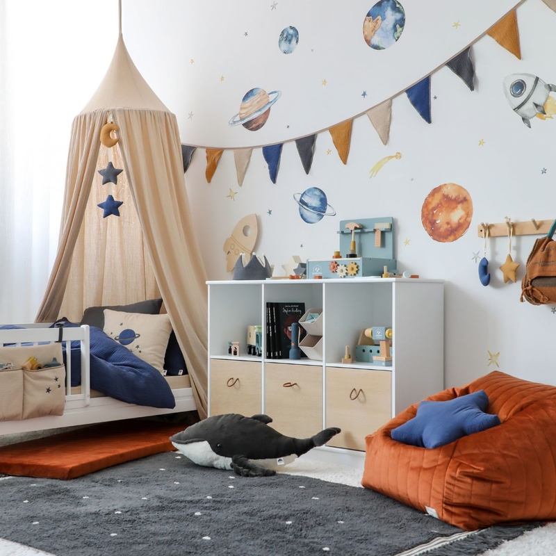 Weltall-Kinderzimmer mit Planeten-Wandtattoos