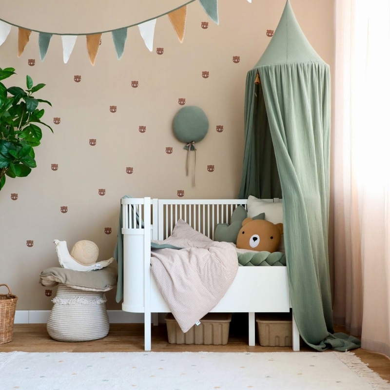 Mitwachsendes Kinderbett mit Textilien in Grün, Beige &amp; Camel