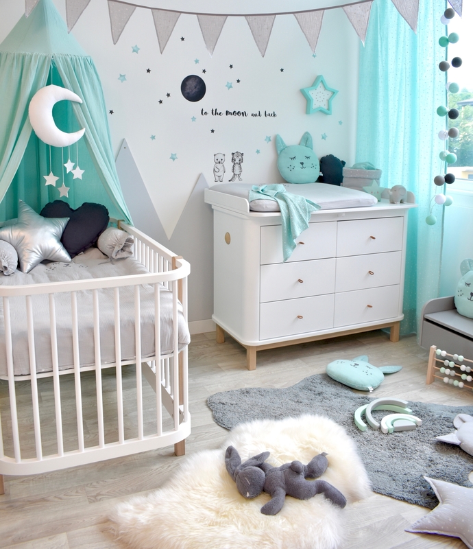 Babyzimmer mit Bergen in Mint &amp; Grau