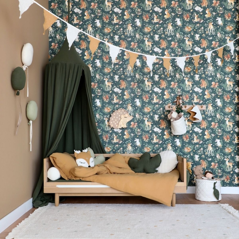 Waldtiere Kinderzimmer in Dunkelgrün &amp; Camel mit Tiertapete