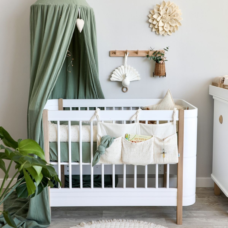 Babyzimmer mit Oliver Furniture Möbeln &amp; Musselintextilien