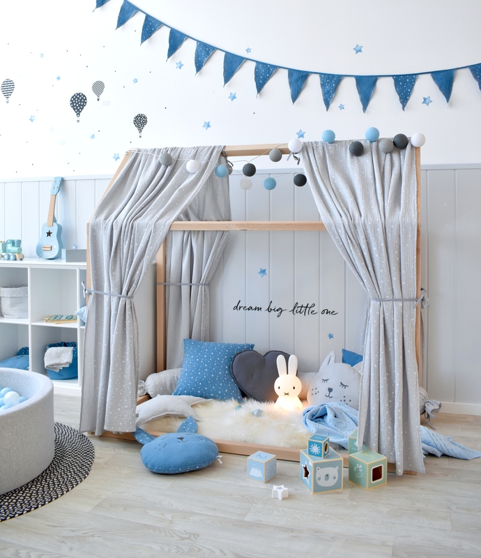 Spielzimmer in Blau &amp; Grau mit Musselintextilien
