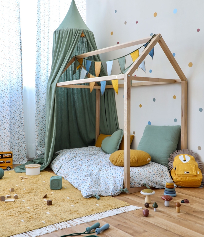 Kinderzimmer mit Regenbogen Deko &amp; Punkten
