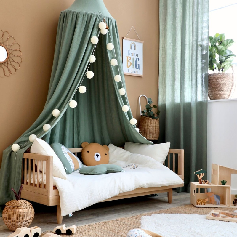Kinderzimmer mit handmade Musselin Textilien in Khaki &amp; Creme