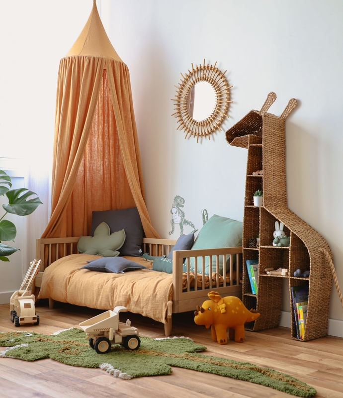 Kinderzimmer mit Nobodinoz Bett, Dinos &amp; Naturmaterialien