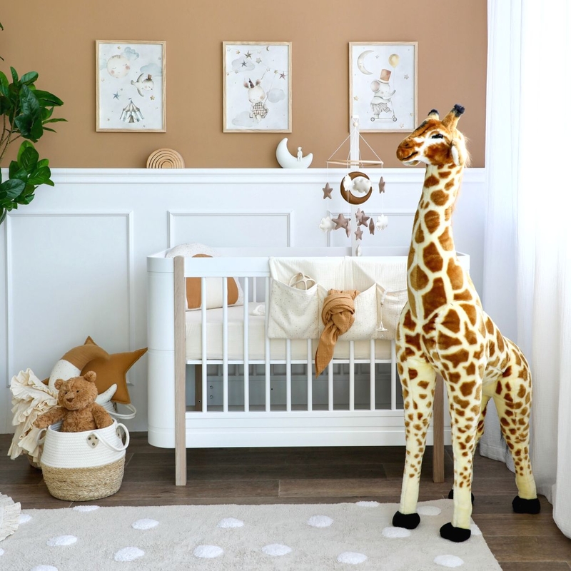 Babyzimmer in Beige &amp; Braun mit Tierchen-Deko &amp; Kuscheltextilien